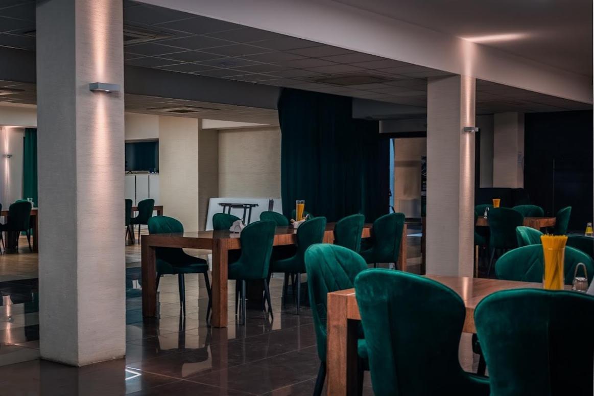Hotel Swit Krasków Eksteriør bilde